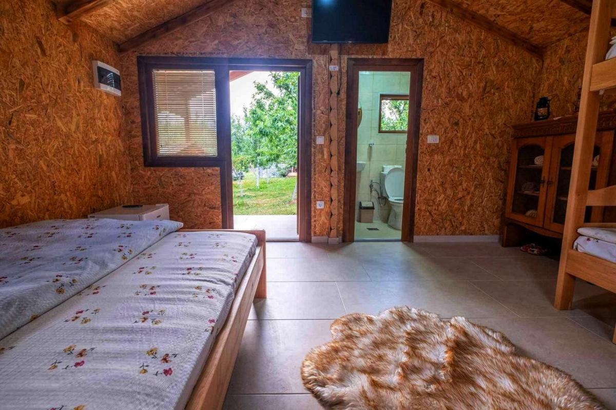 Holiday Bungalows & Food พลาฟ ภายนอก รูปภาพ