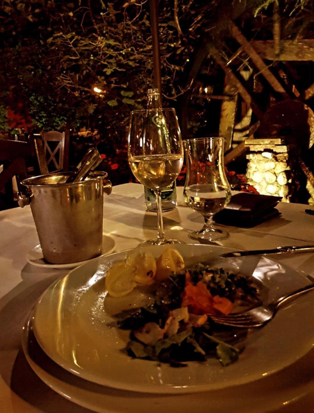 Holiday Bungalows & Food พลาฟ ภายนอก รูปภาพ
