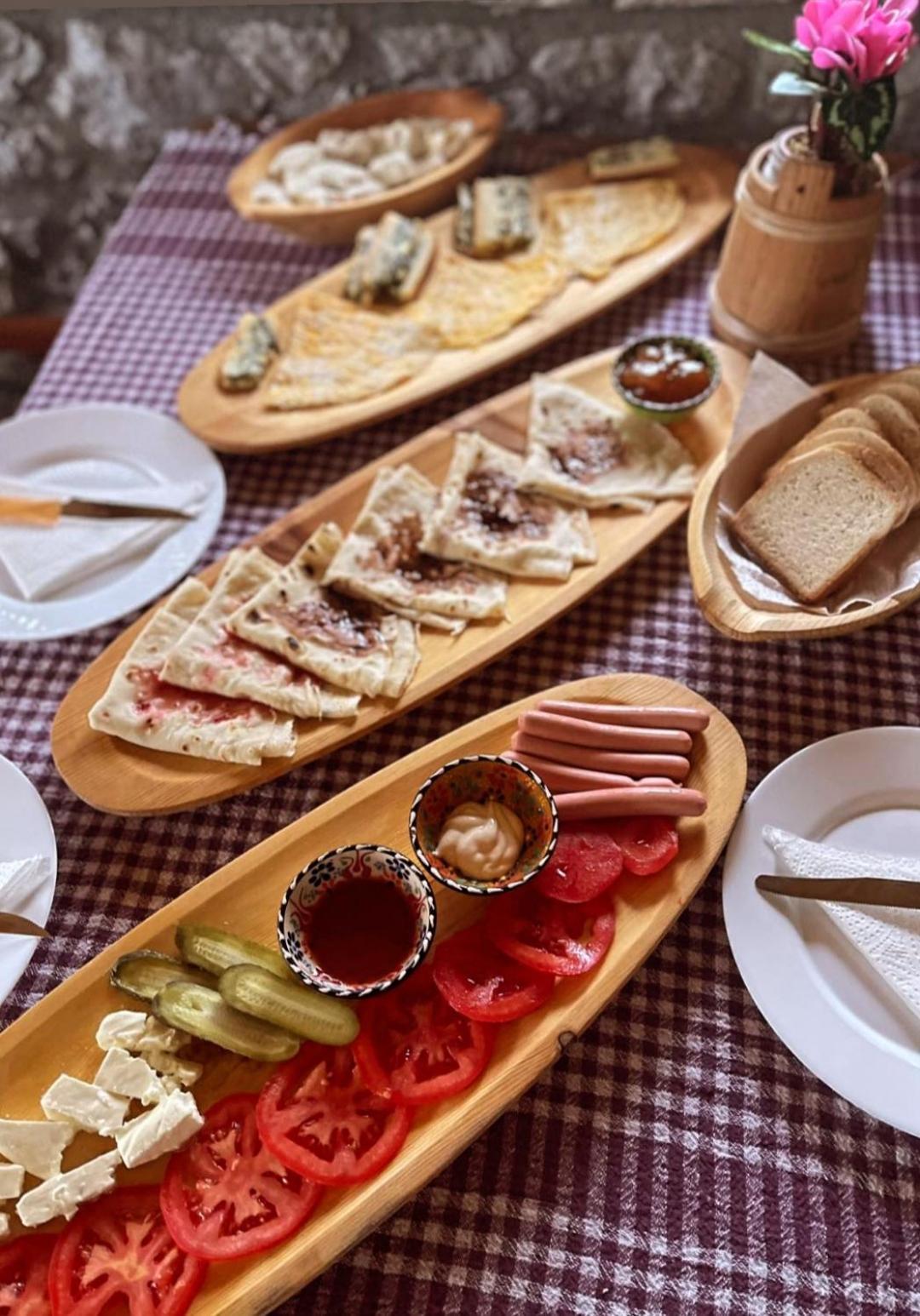 Holiday Bungalows & Food พลาฟ ภายนอก รูปภาพ