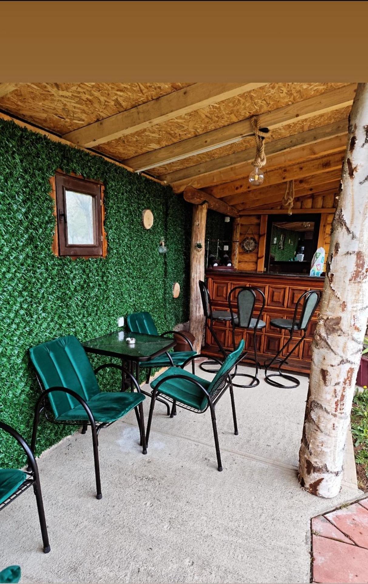 Holiday Bungalows & Food พลาฟ ภายนอก รูปภาพ